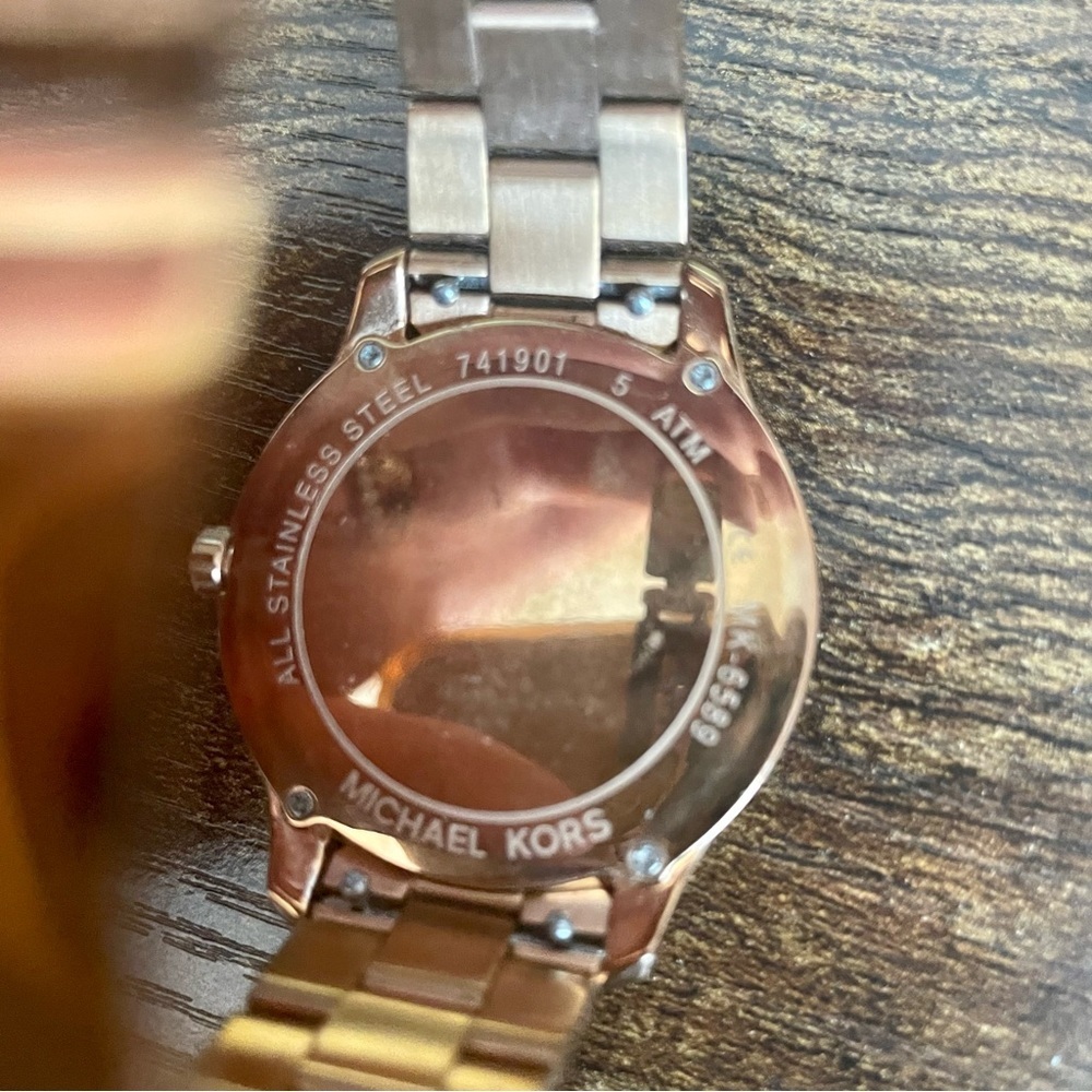 Michael Kors Runway MK6589 100mm Watch - Picture 7 of 7